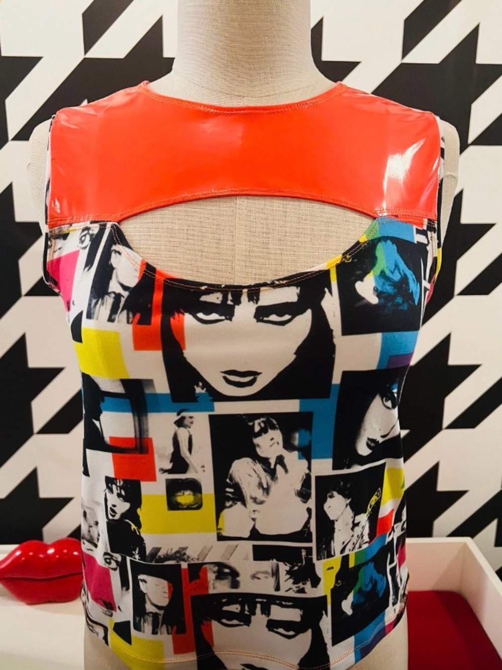 Mondrian punk t-shirt with peekaboo key hole